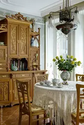 Старинный буфет в интерьер кухни