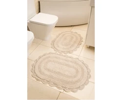 Rugs in the interior of a beige bath