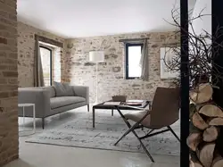 Qonaq otağının daxili hissəsində boz daş
