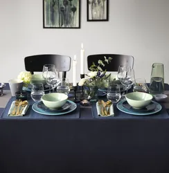 Color of dishes in the kitchen interior
