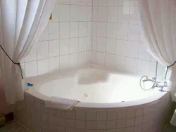 Шторка Ў Інтэр'Еры Кутняй Ваннай
