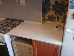 Тахтаи мармарии Саламанка дар дохили ошхона