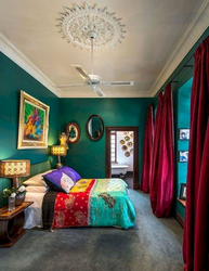 Red and green in the bedroom interior