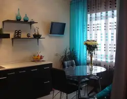 Дохили ошхона хокистарӣ бо пардаҳо turquoise