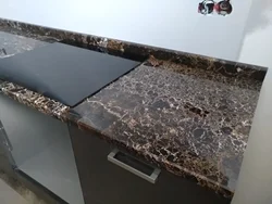 Oshxona ichki qismidagi Markvina qora stol usti