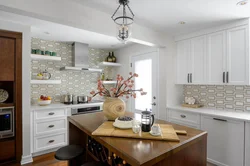 Design wall opposite the kitchen