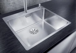Mətbəx interyerində mətbəx fotoşəkili üçün yerüstü lavabo
