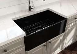 Oshxonaning ichki qismidagi oshxona fotosurati uchun lavabo