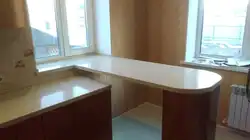Ас үй фотосуретіндегі терезе төсенішінен бар есептегіш
