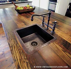 Танӯраи оид ба countertop чӯбӣ дар акс ошхона