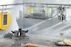 Ошхонаи кунҷӣ бо акси девор