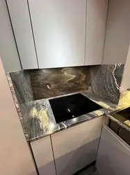 Ас үйдің интерьеріндегі Cipollino сұр үстелі