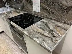 Oshxona ichki qismidagi Cipollino kulrang stol usti