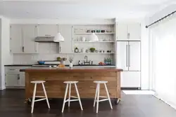 Табуретки в интерьере кухни