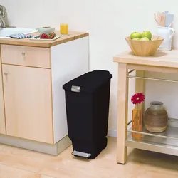 Мусорное ведро в интерьере кухни