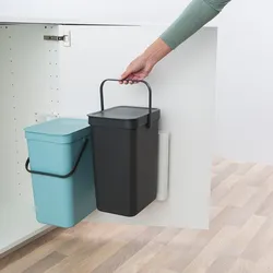 Мусорное ведро в интерьере кухни