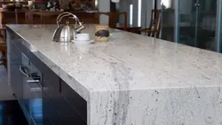 Белый гранит в интерьере кухни