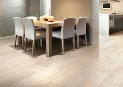 Wood-effect tiles in the kitchen interior