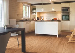Wood-effect tiles in the kitchen interior