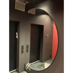 Koridorun Daxili Fotoşəkilində Dəyirmi Güzgülər