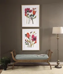 Koridorda posterlər interyerdə fotoşəkillər