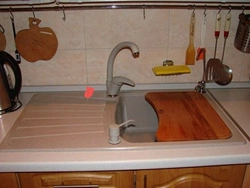 Mətbəxdə dispenserin şəkli