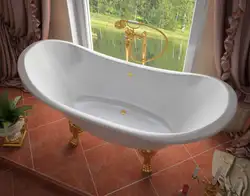 Bathtubs with claw feet photo