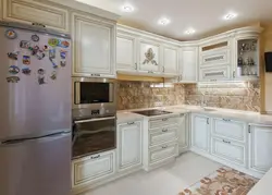 Кухні класіка светлыя з пацінай кутнія фота
