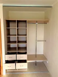 Koridordakı fotoşəkildə DIY qarderob