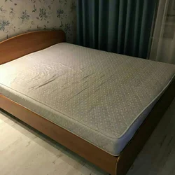To'shak fotosurati bilan bir yarim to'shak