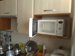 Кухня ў хрушчоўцы з мікрахвалеўкай фота