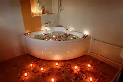 Ванна фото бо кафк ва гулбаргҳои садбарги