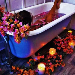 Photo bath with foam and rose petals