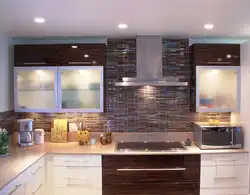 Kitchen apron design up to the ceiling