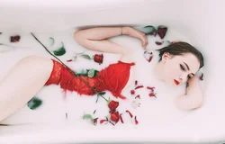 Ideas for photos in a bath with flowers