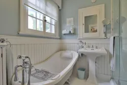 American style bathtub photo