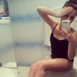 Жуынатын Бөлмедегі Селфи Фотосы 18