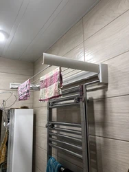Vanna otağı fotoşəkilində divara quraşdırılmış quruducu