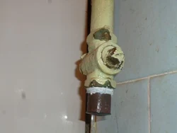 Газовый кран на кухне фото