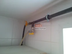Oshxonadagi fotosuratda gaz krani