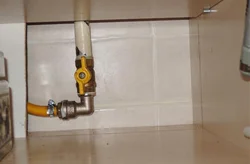 Газовый кран на кухне фото