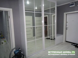 Раздвижные зеркальные двери для гардеробной фото