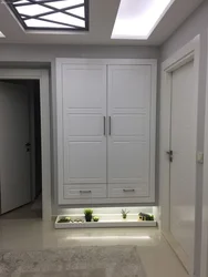 Шкаф в прихожую под потолок фото