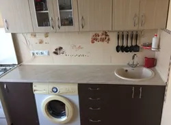Mətbəx Divarına Qarşı Lavabo Şəkli