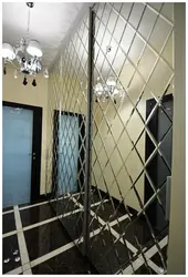 Люстэрка З Фацэтам У Пярэднім Пакоі.