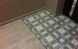 Koridor plitələri və linoleum fotoşəkili