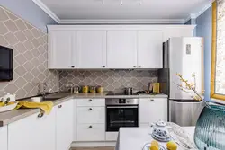 Фартух для кутняй белай кухні фота