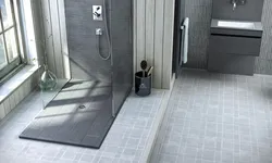 Жуынатын бөлме фотосуретіндегі су төгетін душ
