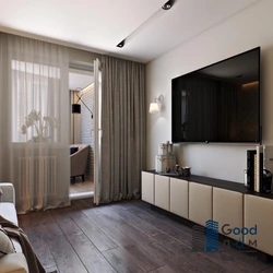 Balkonlu bir mənzildə kvadrat zalın dizaynı