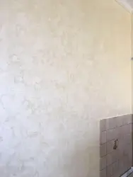 Белая тынкоўка на кухні фота